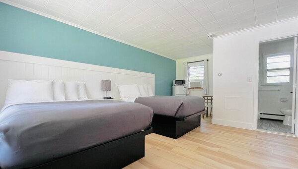 Two Full Beds Nonsmoking Lakeside Photo 1