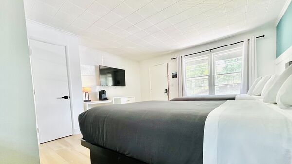 Two Full Beds Nonsmoking Lakeside Photo 2