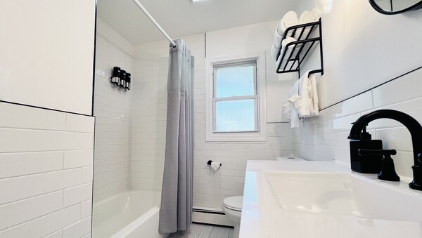 Family Suite - Lakeside Photo 8
