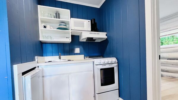 One Queen Kitchen, Cabin - Northside Photo 5
