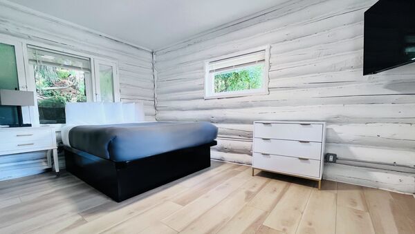 One Queen Kitchen, Cabin - Northside Photo 1
