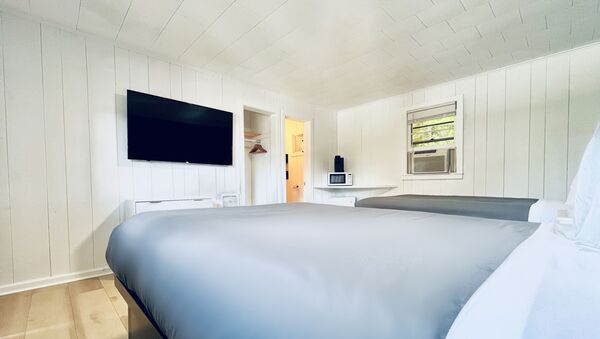 Two Full Beds Nonsmoking Northside Photo 3