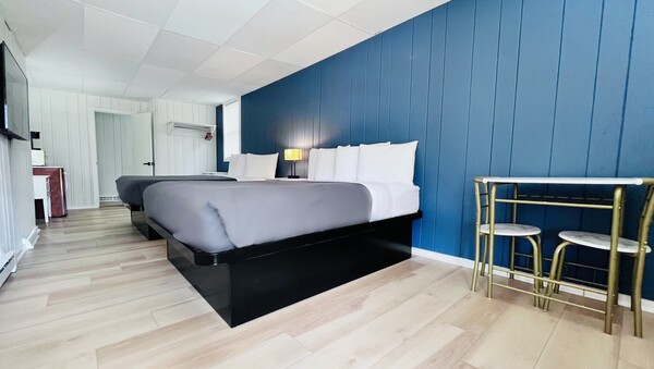 Two Queen Beds Nonsmoking Northside Photo 1