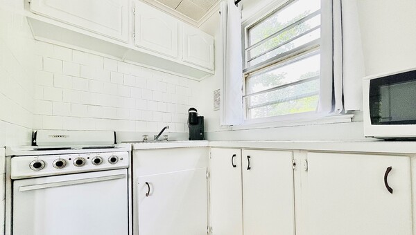 Sunrise Kitchen, Studio - Lakeside Photo 5