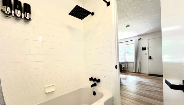 Two Bed Kitchen Suite - Lakeside Photo 8